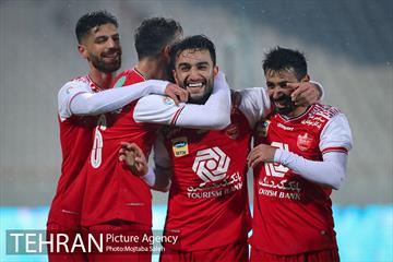 دیدار تیم های فوتبال پرسپولیس و صنعت نفت 24