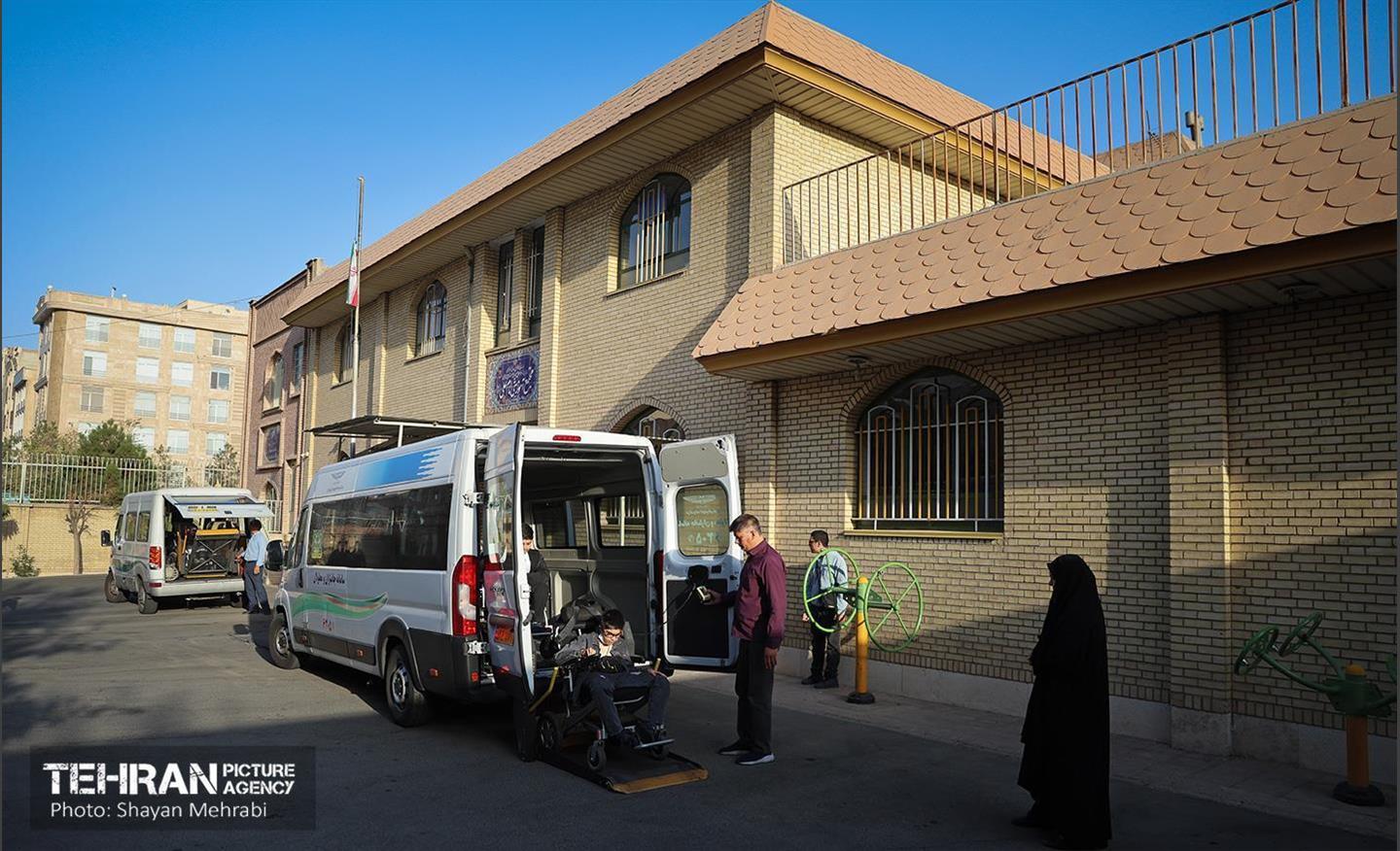 به وقت خدمت؛ سرویس خودرو رایگان دانش‌آموزان توان‌یاب