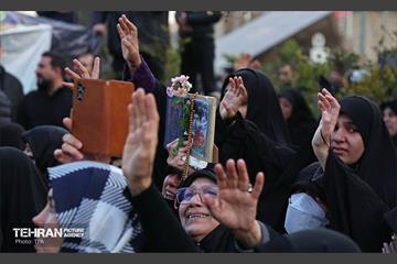 تشییع پیکر ۱۰۰ شهید مردمی و مدافع امنیت در تهران - 1 13