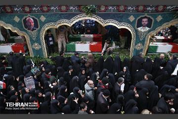 تشییع پیکر ۱۰۰ شهید مردمی و مدافع امنیت در تهران - 3 22