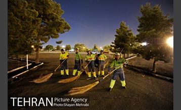 شروع بکار نیروهای خدمات شهری در پایان مراسم ارتحال امام خمینی (ره) 25