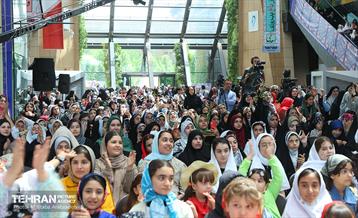 جشن دخترونه در باغ کتاب 1