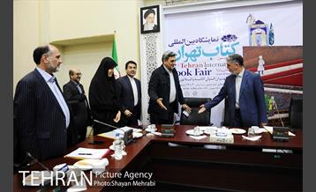 بازدید شهردار تهران از سی و دومین نمایشگاه بین المللی کتاب تهران 5