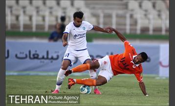 دیدار سایپا و گسترش فولاد در لیگ برتر فوتبال 12