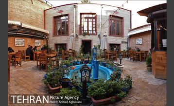 کافه کتاب دارالخلافه 9