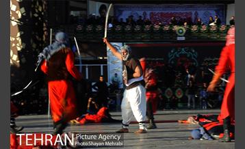 اجرای تعزیه در میدان امام حسین(ع)