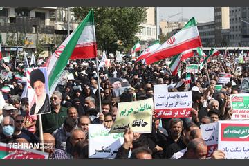 راهپیمایی نمازگزاران نماز جمعه تهران در اعتراض به حوادث اخیر