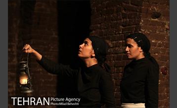 نمایش کلفت ها‎ 9