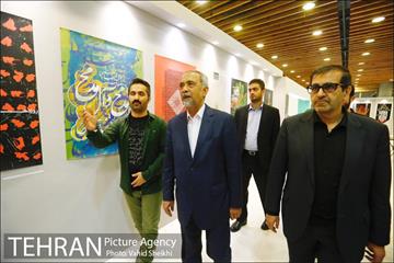 بازدید معاون اقتصادی رئیس جمهور از نمایشگاه عطر سیب 1