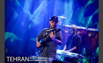 کنسرت آنلاین مهدی یغمایی 21