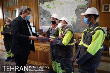 تقدیر شهردار تهران از پاکبانان نمونه شهر 16