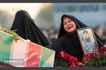 بدرقه شهدای مدافع حرم در میدان امام حسین(ع) 20