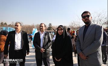 پنجره‌ای رو به آسمان آبی در منطقه 3 19