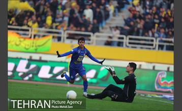 دیدار تیم های استقلال تهران و سپاهان 4