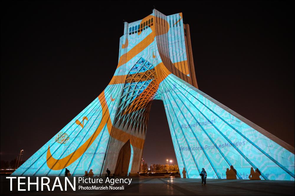 اجراى ویدئو مپینگ به مناسبت میلاد حضرت رسول ( ص ) در برج آزادى 18