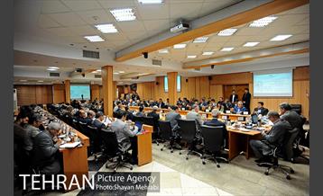 شوراى معاونین شهردار، شهرداران مناطق، مدیران عامل سازمان ها، شرکت ها و موسسات شهردارى تهران 3