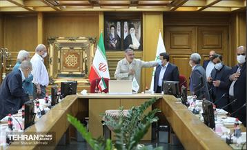 جلسه دکتر زاکانی با اعضای هیئت مدیره باغ موزه دفاع مقدس 1