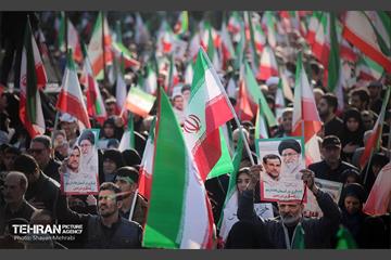 بدرقه شهیدان تنگسیری و اسحاقی توسط اهالی پایتخت 4