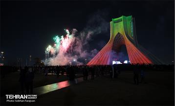 نورافشانی جشن پیروزی انقلاب اسلامی در میدان آزادی 11