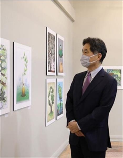 بازدید سفیر ژاپن از نمایشگاه تهران از منظر هنرمندان