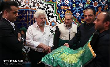 رونمایی از دیوارنگاره شمس الشموس