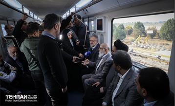 آیین بهره برداری از ۲ رام قطار ساخت داخل 43