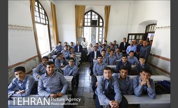 بازدید شهردار تهران از دبیرستان البرز 16
