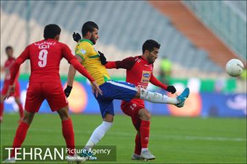 دیدار تیم های پرسپولیس  و صنعت نفت آبادان 13