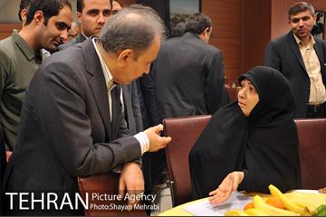 تجلیل از خانواده شهدای آتش‌نشان حادثه پلاسکو با حضور شهردار تهران 12