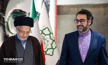 مراسم رونمایی از کتاب بداهه‌گویی در اجرای تلویزیونی
