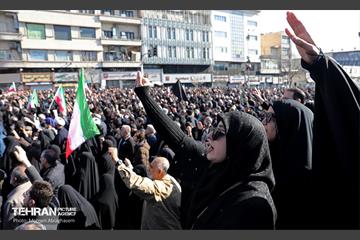 اجتماع مردم تهران در پی شهادت رهبر انقلاب - 2 65