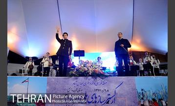 اجرای خیابانی محمد معتمدی و ارکستر سازهای ملی ایران در بوستان آب و آتش 27