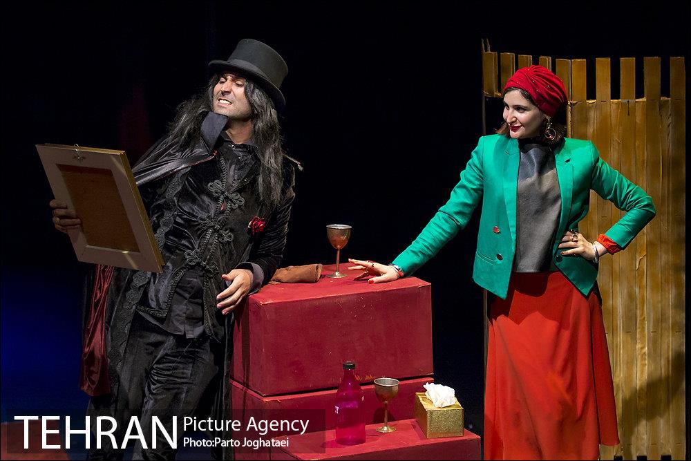 نمایش یه گاز کوچولو 9