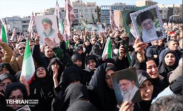 اجتماع مردم تهران در پی شهادت رهبر انقلاب - 1 52