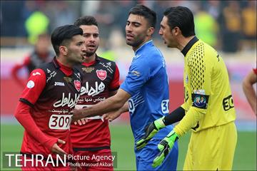 دیدار تیم های فوتبال استقلال و پرسپولیس