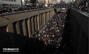 تشییع پیکرهای ۱۰۰ شهید گمنام از مقابل دانشگاه تهران 14