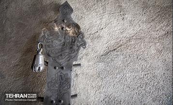 تیغه ی برافراشته، راه خدا را نشان می‏دهد و... اینها همان نشان و عقایدی است که سینه به سینه از نیاکان به ما رسیده است