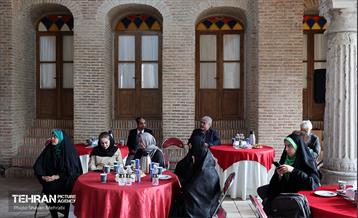 رونمایی از سردیس چهره‌های ماندگار در شهر تهران 17