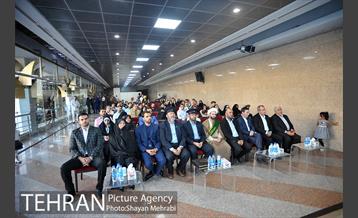 اهتزاز پرچم حرم حضرت معصومه (س) در برج میلاد 4