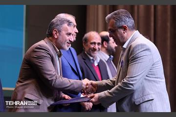 آیین تجلیل از برگزیدگان مناطق 22 گانه 16