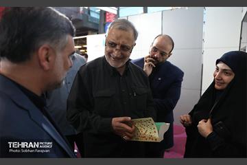 بازدید شهردار تهران از رویداد "اردی‌بهشت کتاب" 9