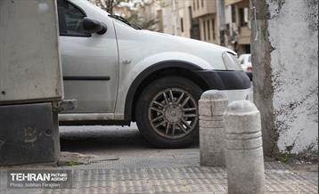 بی قانونی؛ تعرض به حریم پیاده راه 21