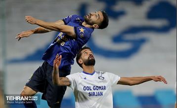 دیدار تیم‌های فوتبال استقلال و گل‌گهر 23