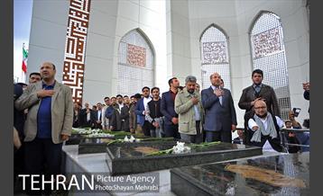 مراسم روز جمهوری اسلامی با حضور شهردار تهران در باغ موزه دفاع مقدس 28