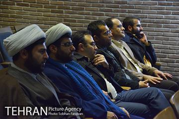 نشست گفتگو و بررسی کتاب تقاطع انقلاب  13