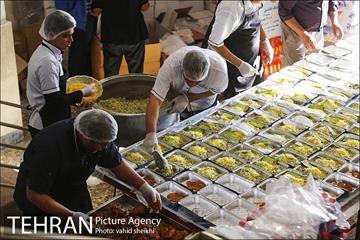 توزیع 3300 پرس غذا بین نیازمندان با کمک های مردمی 5