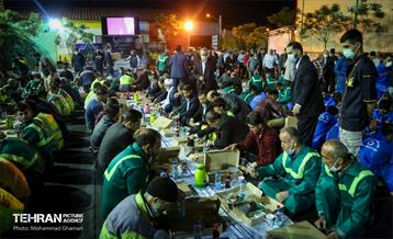 ضیافت یک هزار نفری افطار شهرداری منطقه 10