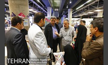 حضور شهردار تهران در باغ کتاب در کمپین با مهر تا مهر 8