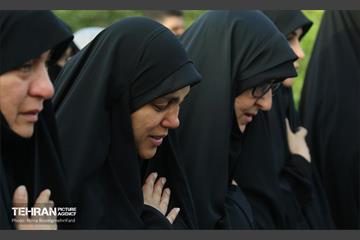 اهتزاز پرچم عزای حسینی بر فراز برج پرچم ایران 31