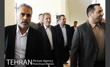 بازدید معاون اول رئیس جمهور به همراه شهردار تهران از کارخانه واگن‌سازی تهران 47